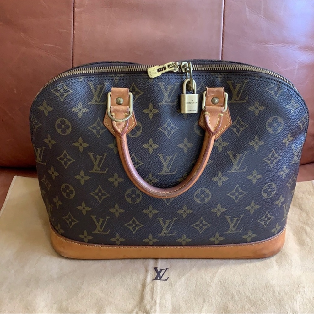 💥HOST PICK💥 🤎Authentic LV Alma PM🤎